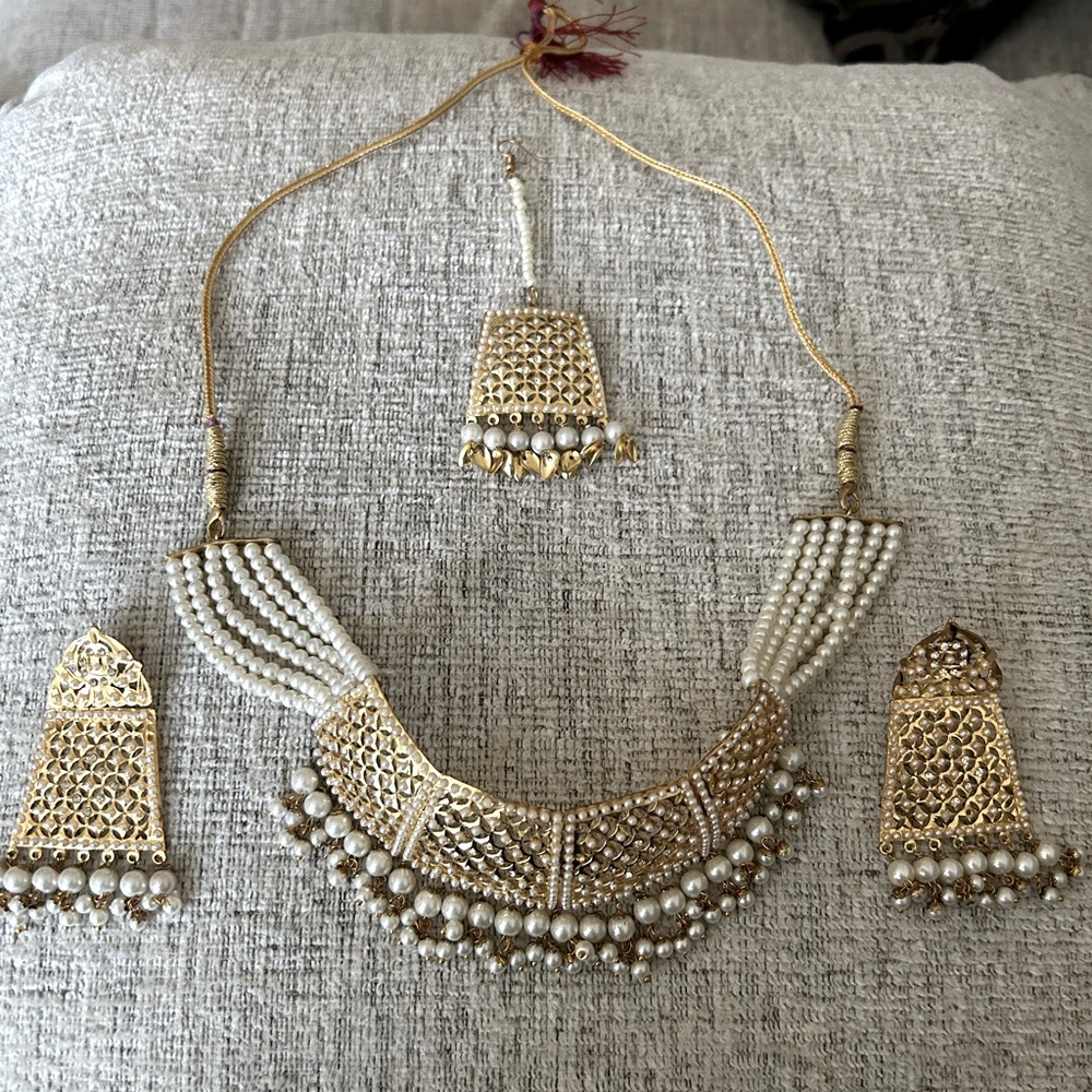 Gold and white faux pearl Indian Kundan necklace with Maang Tikka and Earrings.